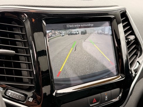 Used 2022 Jeep Cherokee Limited image 23