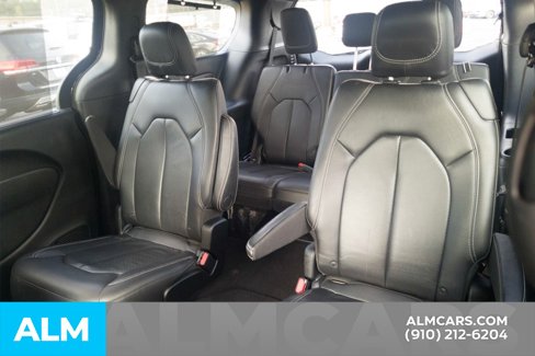 Used 2018 Chrysler Pacifica Touring-L w/ Premium Audio Group image 18