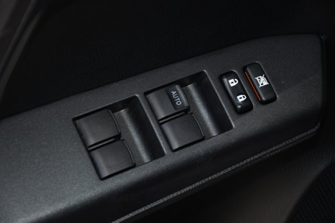 Used 2018 Toyota RAV4 LE image 10