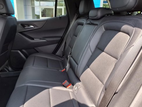 Used 2025 Chevrolet Equinox LT w/ Convenience Package II image 32