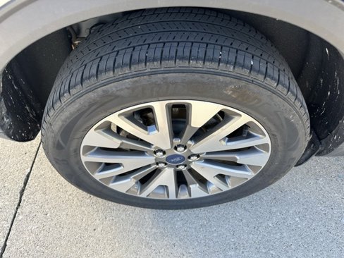 Used 2022 Ford Escape Titanium image 11