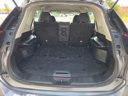 Used 2018 Nissan Rogue S image 16