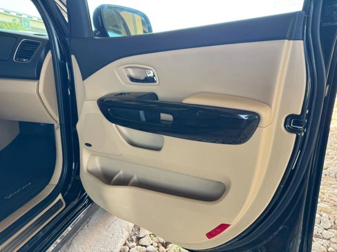 Used 2016 Kia Sedona SX Limited image 27