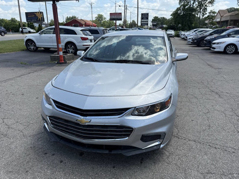 Used 2016 Chevrolet Malibu LT image 2