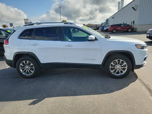 Used 2019 Jeep Cherokee Latitude Plus w/ Cold Weather Group image 3