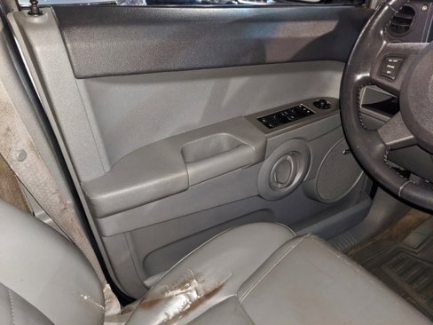 Used 2007 Jeep Commander Sport image 33