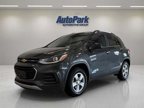 Used 2017 Chevrolet Trax LT w/ LT Convenience Package image 3