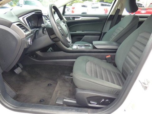 Used 2018 Ford Fusion SE image 25