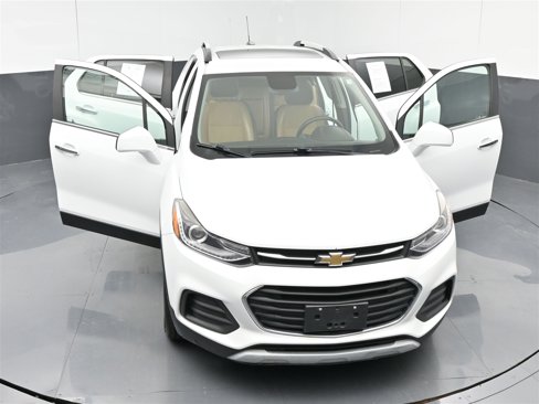 Used 2017 Chevrolet Trax LT w/ Sun & Sound Package image 37
