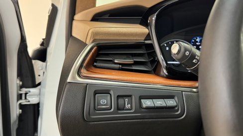 Used 2017 Cadillac XT5 Platinum w/ Driver Assist Package image 36
