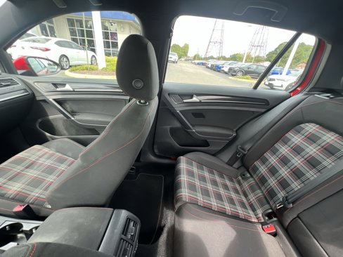 Used 2015 Volkswagen GTI SE image 3
