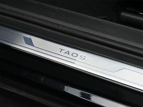 Used 2023 Volkswagen Taos SE w/ Panoramic Sunroof Package image 20