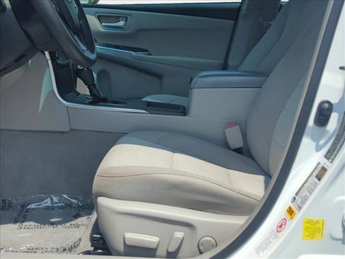 Used 2016 Toyota Camry LE image 19