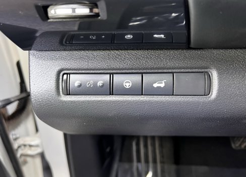 Used 2022 Nissan Pathfinder SV w/ SV Premium Package image 23