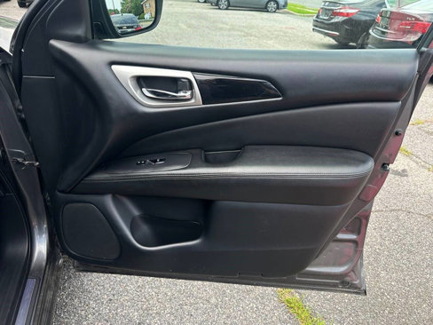 Used 2018 Nissan Pathfinder SV image 22