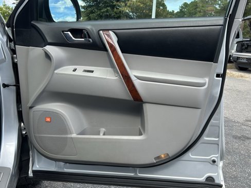 Used 2011 Toyota Highlander Limited image 10