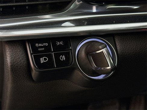 Certified 2021 Porsche Panamera image 11