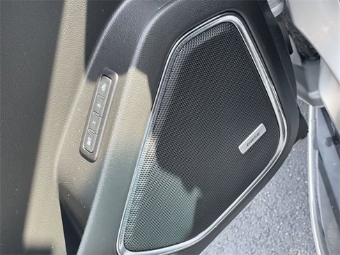 Certified 2018 GMC Yukon SLT w/ Open Road Package image 24