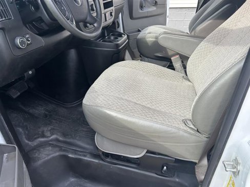 Used 2015 Chevrolet Express 2500 image 7