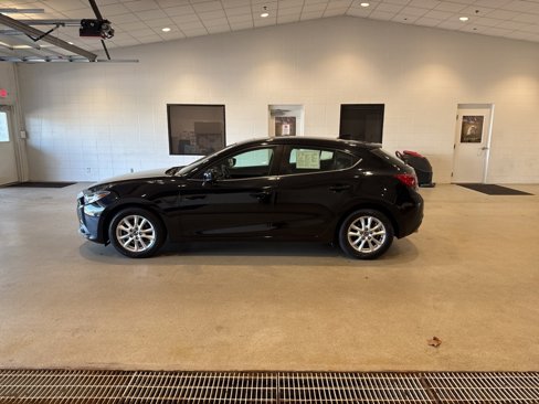 Used 2016 MAZDA MAZDA3 i Grand Touring image 1