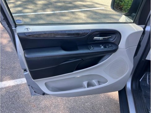 Used 2016 Dodge Grand Caravan American Value Package w/ UConnect Hands-Free Group image 4