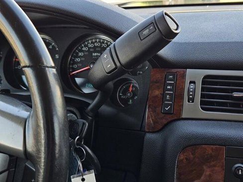 Used 2013 Chevrolet Suburban LS image 19