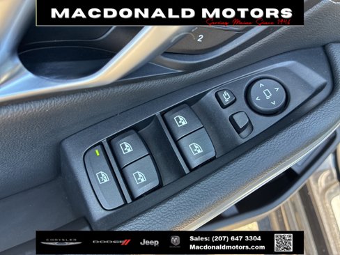 Used 2020 BMW 330i xDrive Sedan w/ Premium Package image 10