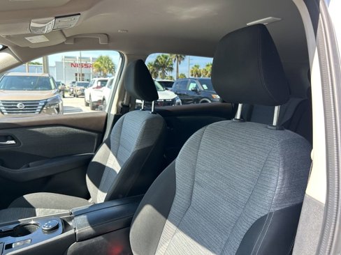 Used 2023 Nissan Rogue SV image 15