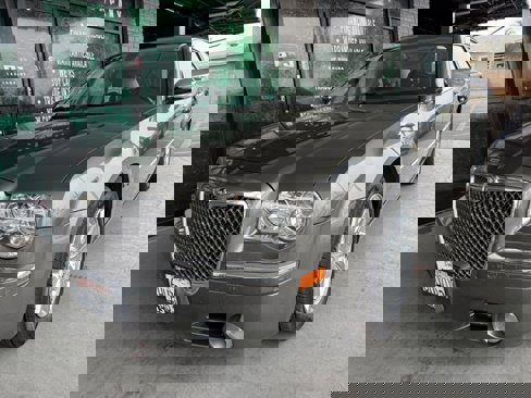 Used 2009 Chrysler 300 C image 3