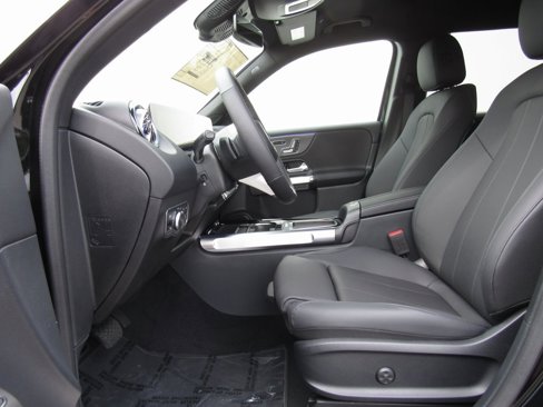 New 2025 Mercedes-Benz GLB 250 4MATIC image 9