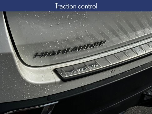 Used 2017 Toyota Highlander Limited Platinum image 16