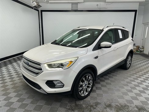 Used 2018 Ford Escape Titanium image 1