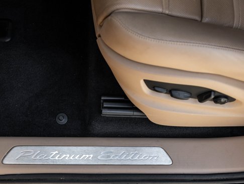 Certified 2022 Porsche Cayenne Platinum Edition image 21