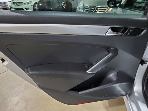 Used 2017 Volkswagen Passat 1.8T S image 26