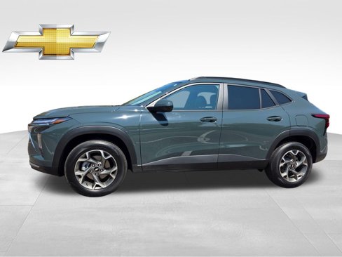 Certified 2025 Chevrolet Trax LT image 3