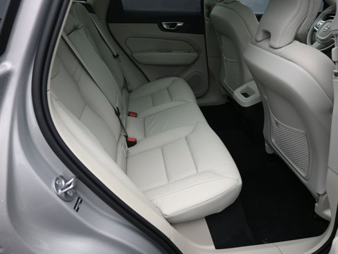 New 2025 Volvo XC60 B5 Core image 37