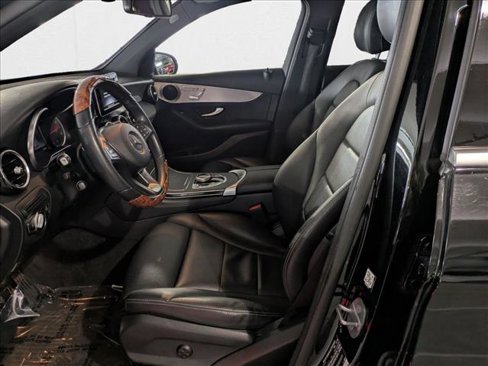Used 2019 Mercedes-Benz GLC 300 4MATIC image 17