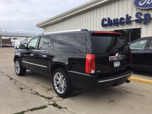 Used 2011 Cadillac Escalade ESV Premium image 4