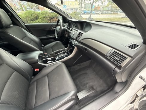 Used 2017 Honda Accord Sport image 41