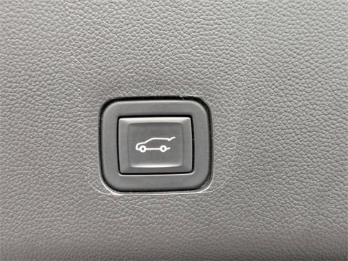 Used 2021 Chevrolet Traverse LT image 35