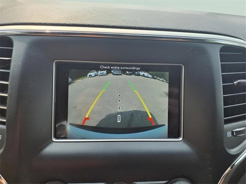 Used 2018 Jeep Grand Cherokee Laredo image 18