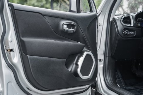 Used 2019 Jeep Renegade Latitude image 34