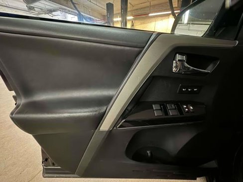 Used 2018 Toyota RAV4 Limited image 13