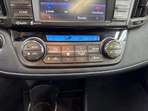 Used 2015 Toyota RAV4 Limited image 32