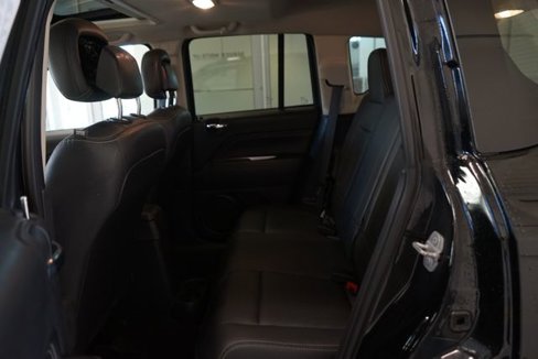 Used 2015 Jeep Compass High Altitude image 28
