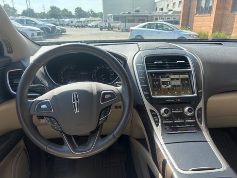 Used 2017 Lincoln MKX Reserve w/ Lincoln MKX Climate Package image 27