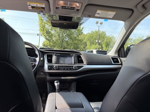 Used 2019 Toyota Highlander XLE image 25