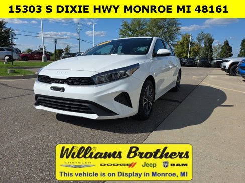 Used 2023 Kia Forte LXS image 1
