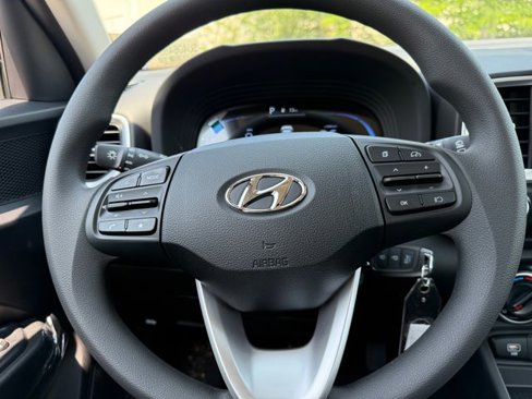 New 2025 Hyundai Venue SE image 19