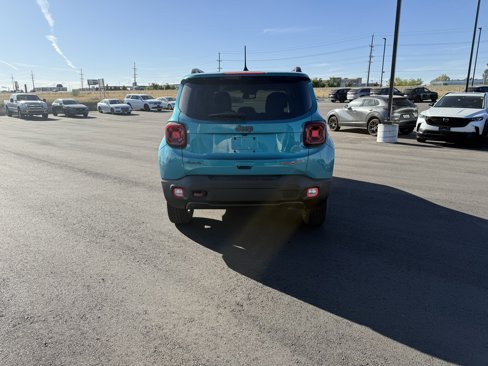 Used 2020 Jeep Renegade Trailhawk w/ Cold Weather Group image 9